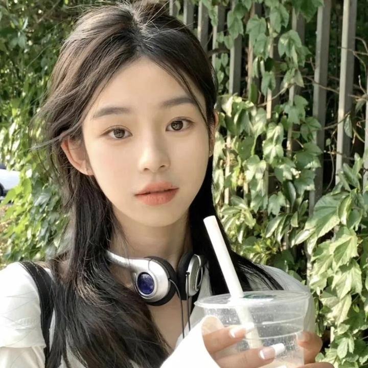 湖中女人